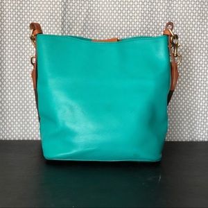 Dooney & Bourke Bags - Dooney & Bourke Crossbody Handbag Dooney & Bourke Bags - Dooney & Bourke Crossbody Handbag